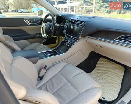 Белый Линкольн Континенталь, объемом двигателя 3.73 л и пробегом 132 тыс. км за 17200 $, фото 10 на Automoto.ua