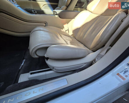 Белый Линкольн Континенталь, объемом двигателя 2.7 л и пробегом 105 тыс. км за 18000 $, фото 3 на Automoto.ua