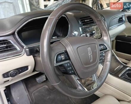 Белый Линкольн Континенталь, объемом двигателя 2.7 л и пробегом 105 тыс. км за 18000 $, фото 12 на Automoto.ua