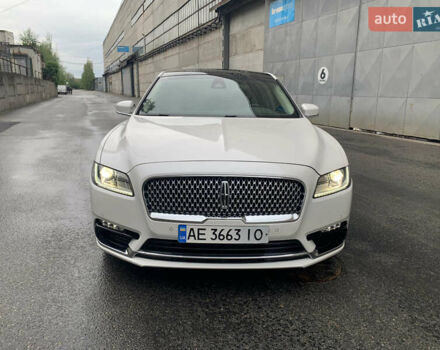 Белый Линкольн Континенталь, объемом двигателя 2.7 л и пробегом 97 тыс. км за 21999 $, фото 1 на Automoto.ua