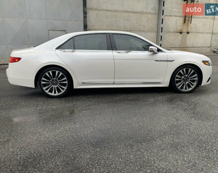 Белый Линкольн Континенталь, объемом двигателя 2.7 л и пробегом 97 тыс. км за 21999 $, фото 7 на Automoto.ua