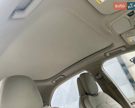 Белый Линкольн Континенталь, объемом двигателя 2.7 л и пробегом 97 тыс. км за 21999 $, фото 19 на Automoto.ua