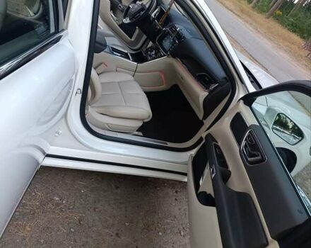 Белый Линкольн Континенталь, объемом двигателя 3.73 л и пробегом 36 тыс. км за 27350 $, фото 18 на Automoto.ua