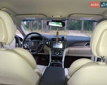 Белый Линкольн Континенталь, объемом двигателя 3.73 л и пробегом 36 тыс. км за 27350 $, фото 31 на Automoto.ua