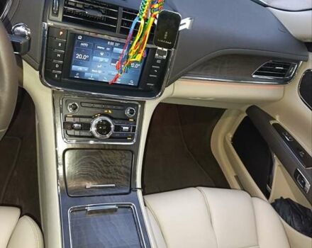 Белый Линкольн Континенталь, объемом двигателя 3.73 л и пробегом 36 тыс. км за 27350 $, фото 28 на Automoto.ua