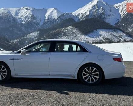 Белый Линкольн Континенталь, объемом двигателя 3.73 л и пробегом 36 тыс. км за 27350 $, фото 1 на Automoto.ua