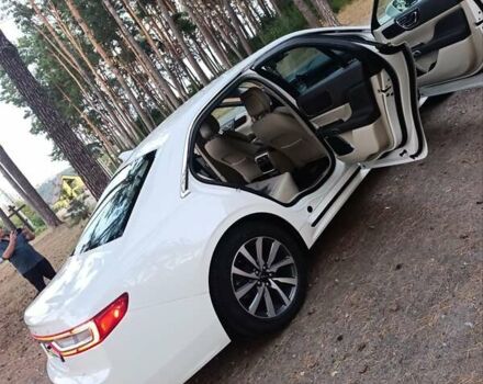 Белый Линкольн Континенталь, объемом двигателя 3.73 л и пробегом 36 тыс. км за 27350 $, фото 16 на Automoto.ua