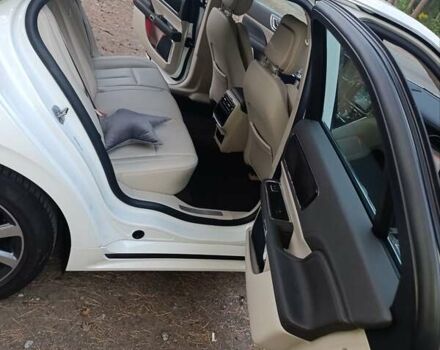 Белый Линкольн Континенталь, объемом двигателя 3.73 л и пробегом 36 тыс. км за 27350 $, фото 17 на Automoto.ua