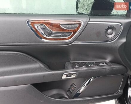 Чорний Лінкольн Континенталь, об'ємом двигуна 2.69 л та пробігом 59 тис. км за 17900 $, фото 13 на Automoto.ua