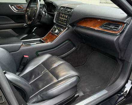 Черный Линкольн Континенталь, объемом двигателя 2.69 л и пробегом 167 тыс. км за 19800 $, фото 10 на Automoto.ua