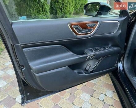 Чорний Лінкольн Континенталь, об'ємом двигуна 3.73 л та пробігом 59 тис. км за 18900 $, фото 12 на Automoto.ua