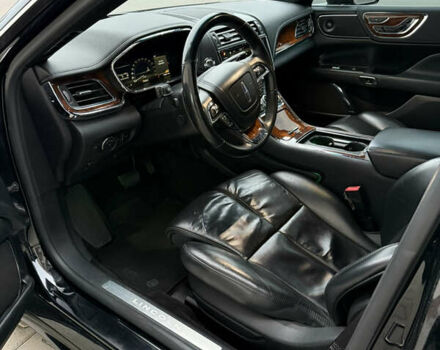 Черный Линкольн Континенталь, объемом двигателя 2.69 л и пробегом 167 тыс. км за 19800 $, фото 13 на Automoto.ua