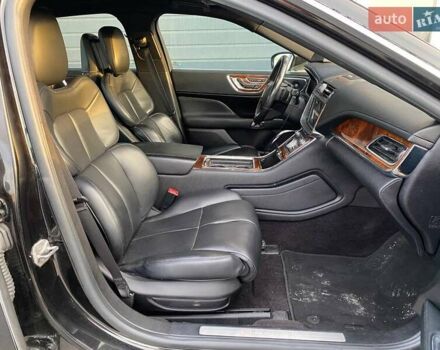 Черный Линкольн Континенталь, объемом двигателя 2.96 л и пробегом 79 тыс. км за 12800 $, фото 7 на Automoto.ua