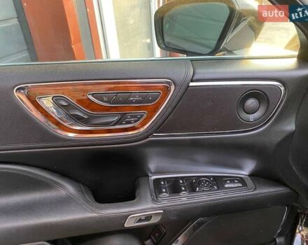 Черный Линкольн Континенталь, объемом двигателя 2.96 л и пробегом 79 тыс. км за 12800 $, фото 13 на Automoto.ua