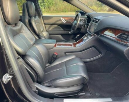 Черный Линкольн Континенталь, объемом двигателя 2.7 л и пробегом 42 тыс. км за 16200 $, фото 9 на Automoto.ua