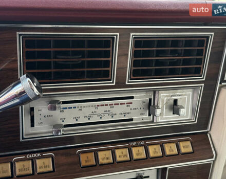 Червоний Лінкольн Континенталь, об'ємом двигуна 5.7 л та пробігом 129 тис. км за 97000 $, фото 43 на Automoto.ua