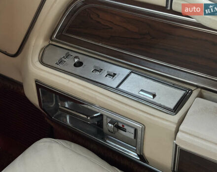 Червоний Лінкольн Континенталь, об'ємом двигуна 5.7 л та пробігом 129 тис. км за 97000 $, фото 42 на Automoto.ua