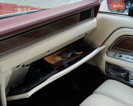 Червоний Лінкольн Континенталь, об'ємом двигуна 5.7 л та пробігом 129 тис. км за 97000 $, фото 45 на Automoto.ua