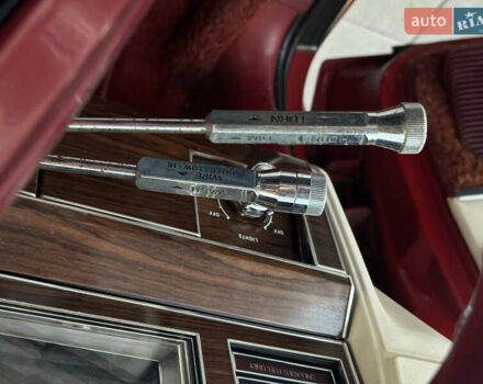 Червоний Лінкольн Континенталь, об'ємом двигуна 5.7 л та пробігом 129 тис. км за 97000 $, фото 38 на Automoto.ua