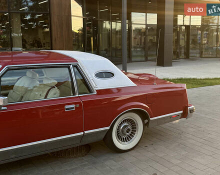 Червоний Лінкольн Континенталь, об'ємом двигуна 5.7 л та пробігом 129 тис. км за 97000 $, фото 4 на Automoto.ua