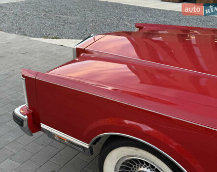 Червоний Лінкольн Континенталь, об'ємом двигуна 5.7 л та пробігом 129 тис. км за 97000 $, фото 7 на Automoto.ua