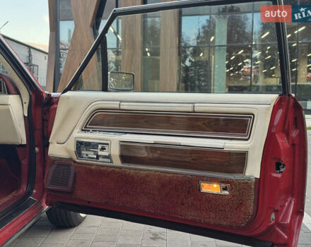 Червоний Лінкольн Континенталь, об'ємом двигуна 5.7 л та пробігом 129 тис. км за 97000 $, фото 46 на Automoto.ua