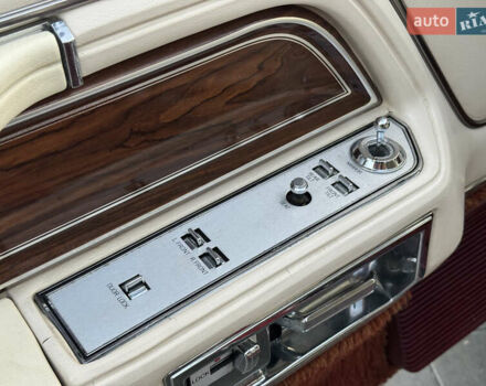 Червоний Лінкольн Континенталь, об'ємом двигуна 5.7 л та пробігом 129 тис. км за 97000 $, фото 30 на Automoto.ua