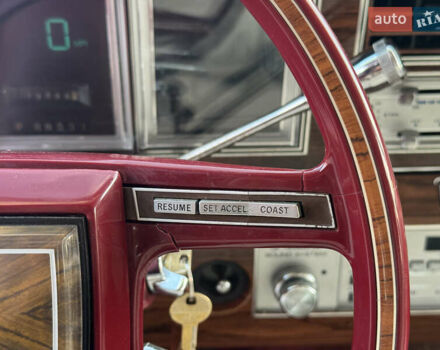 Червоний Лінкольн Континенталь, об'ємом двигуна 5.7 л та пробігом 129 тис. км за 97000 $, фото 36 на Automoto.ua