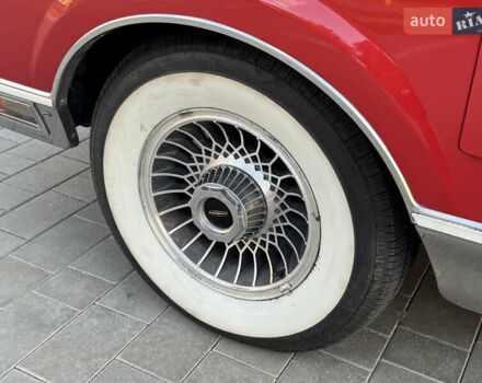 Червоний Лінкольн Континенталь, об'ємом двигуна 5.7 л та пробігом 129 тис. км за 97000 $, фото 6 на Automoto.ua