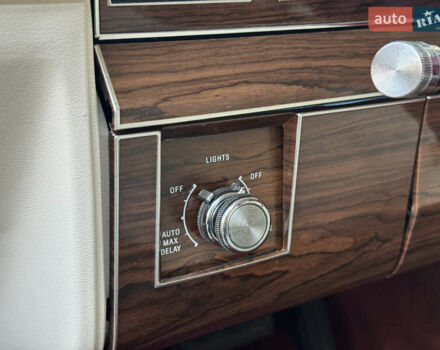 Червоний Лінкольн Континенталь, об'ємом двигуна 5.7 л та пробігом 129 тис. км за 97000 $, фото 32 на Automoto.ua