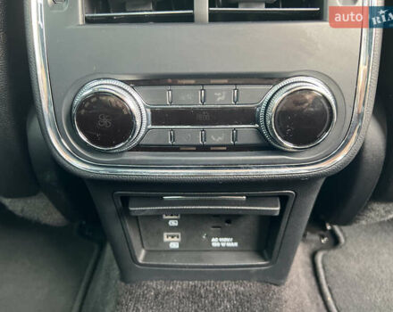 Красный Линкольн Континенталь, объемом двигателя 2.69 л и пробегом 69 тыс. км за 19400 $, фото 35 на Automoto.ua