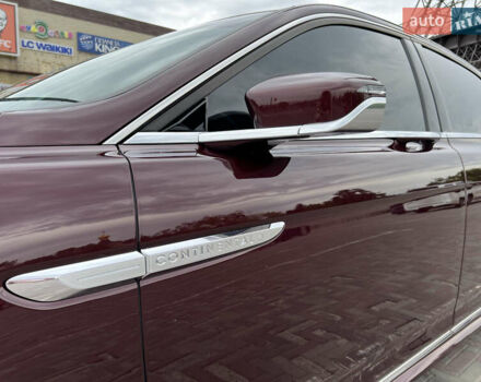 Красный Линкольн Континенталь, объемом двигателя 2.69 л и пробегом 69 тыс. км за 19400 $, фото 10 на Automoto.ua