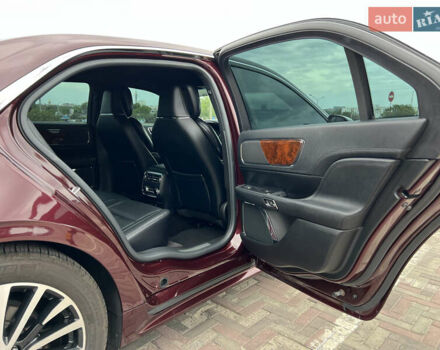 Красный Линкольн Континенталь, объемом двигателя 2.69 л и пробегом 69 тыс. км за 19400 $, фото 31 на Automoto.ua