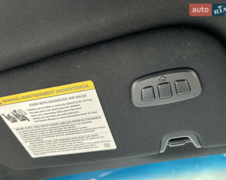 Красный Линкольн Континенталь, объемом двигателя 2.69 л и пробегом 69 тыс. км за 19400 $, фото 17 на Automoto.ua