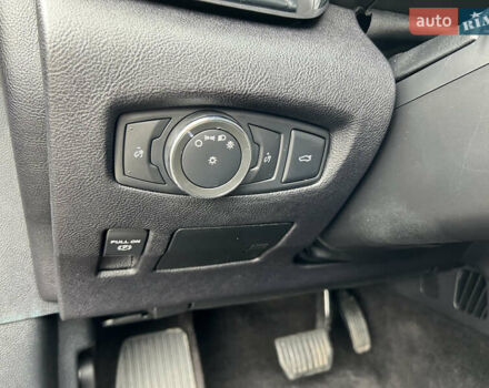 Красный Линкольн Континенталь, объемом двигателя 2.69 л и пробегом 69 тыс. км за 19400 $, фото 26 на Automoto.ua