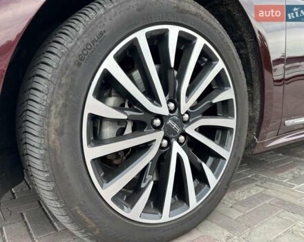 Красный Линкольн Континенталь, объемом двигателя 2.69 л и пробегом 69 тыс. км за 19400 $, фото 11 на Automoto.ua