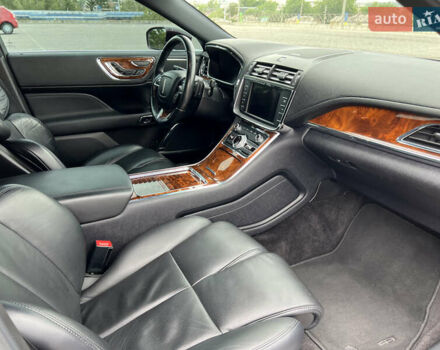 Красный Линкольн Континенталь, объемом двигателя 2.69 л и пробегом 69 тыс. км за 19400 $, фото 30 на Automoto.ua