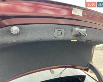 Красный Линкольн Континенталь, объемом двигателя 2.69 л и пробегом 69 тыс. км за 19400 $, фото 36 на Automoto.ua