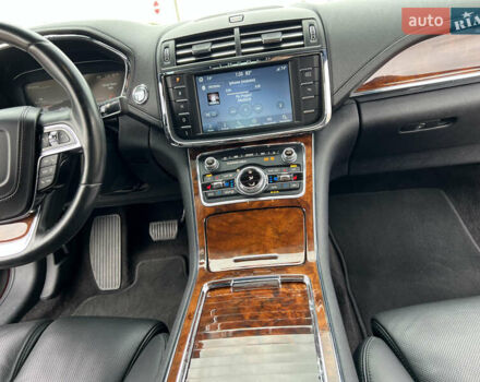 Красный Линкольн Континенталь, объемом двигателя 2.69 л и пробегом 69 тыс. км за 19400 $, фото 23 на Automoto.ua