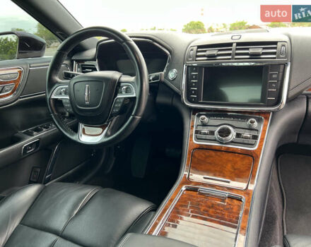 Красный Линкольн Континенталь, объемом двигателя 2.69 л и пробегом 69 тыс. км за 19400 $, фото 18 на Automoto.ua