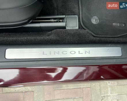Красный Линкольн Континенталь, объемом двигателя 2.69 л и пробегом 69 тыс. км за 19400 $, фото 15 на Automoto.ua
