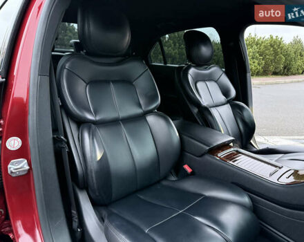 Красный Линкольн Континенталь, объемом двигателя 3.73 л и пробегом 110 тыс. км за 13300 $, фото 27 на Automoto.ua