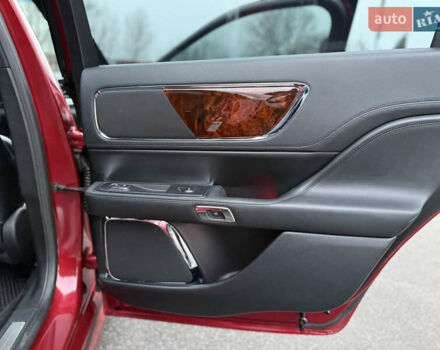 Красный Линкольн Континенталь, объемом двигателя 3.73 л и пробегом 110 тыс. км за 13300 $, фото 44 на Automoto.ua