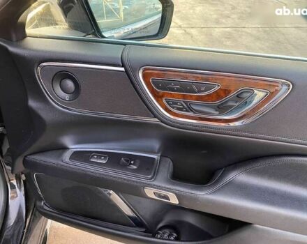 Линкольн Континенталь, объемом двигателя 3 л и пробегом 79 тыс. км за 12800 $, фото 9 на Automoto.ua