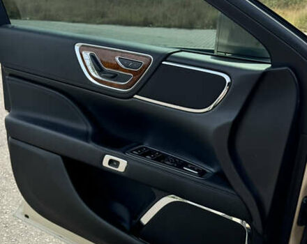 Линкольн Континенталь, объемом двигателя 3.73 л и пробегом 57 тыс. км за 23900 $, фото 6 на Automoto.ua