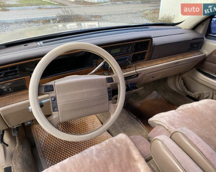 Желтый Линкольн Континенталь, объемом двигателя 3.8 л и пробегом 200 тыс. км за 4500 $, фото 9 на Automoto.ua