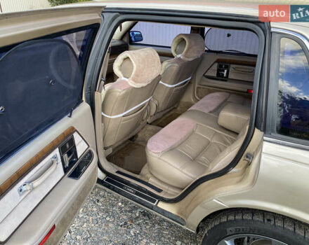 Желтый Линкольн Континенталь, объемом двигателя 3.8 л и пробегом 200 тыс. км за 4500 $, фото 11 на Automoto.ua