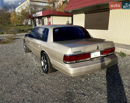 Желтый Линкольн Континенталь, объемом двигателя 3.8 л и пробегом 200 тыс. км за 4500 $, фото 6 на Automoto.ua