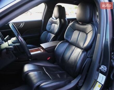 Серый Линкольн Континенталь, объемом двигателя 2.96 л и пробегом 83 тыс. км за 18000 $, фото 8 на Automoto.ua