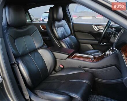 Серый Линкольн Континенталь, объемом двигателя 2.96 л и пробегом 83 тыс. км за 18000 $, фото 11 на Automoto.ua